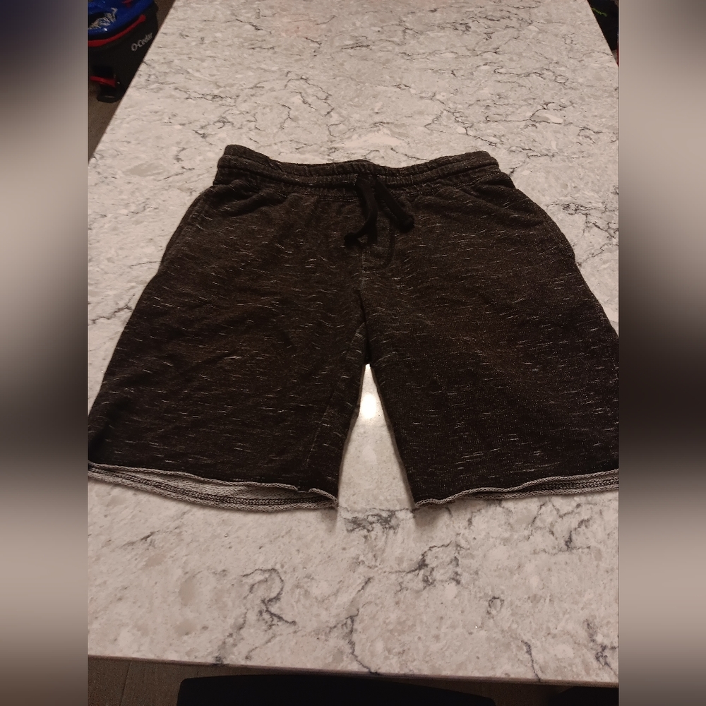 Arizona black shorts with white specks boys 14/16 🩳